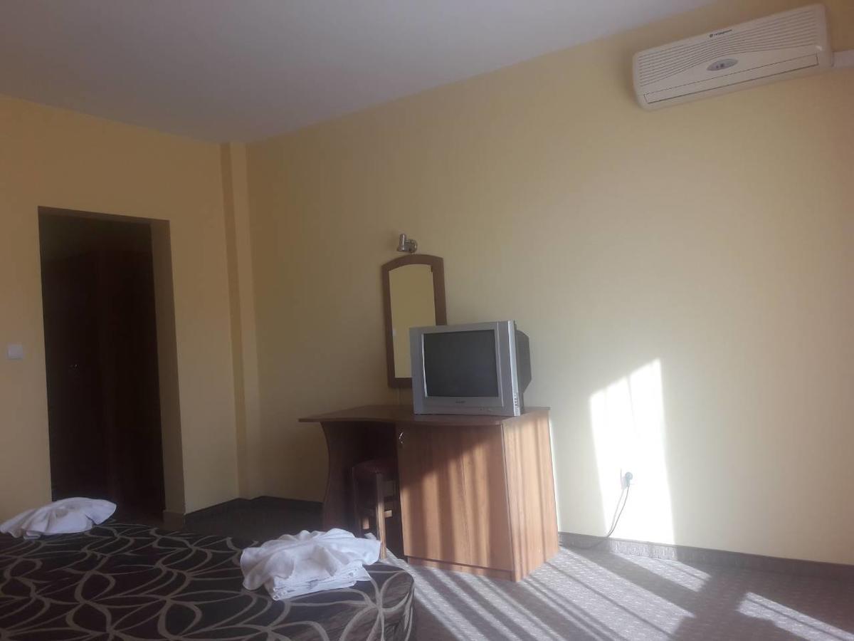 Hotel Black Sea - Breakfast, Pool & Free Parking Obzor Ngoại thất bức ảnh