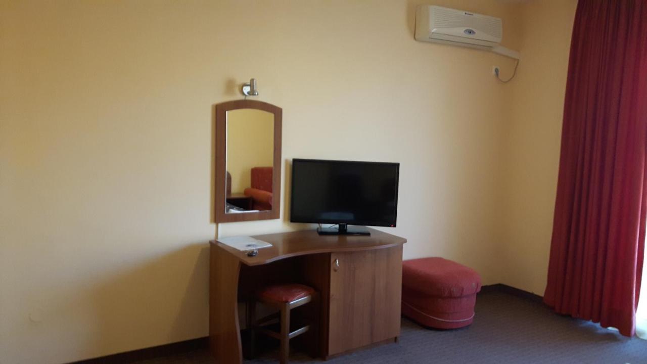 Hotel Black Sea - Breakfast, Pool & Free Parking Obzor Ngoại thất bức ảnh